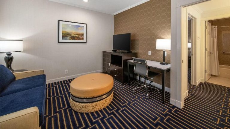 Best Western Plus Palm Court Hotel