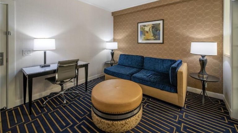 Best Western Plus Palm Court Hotel