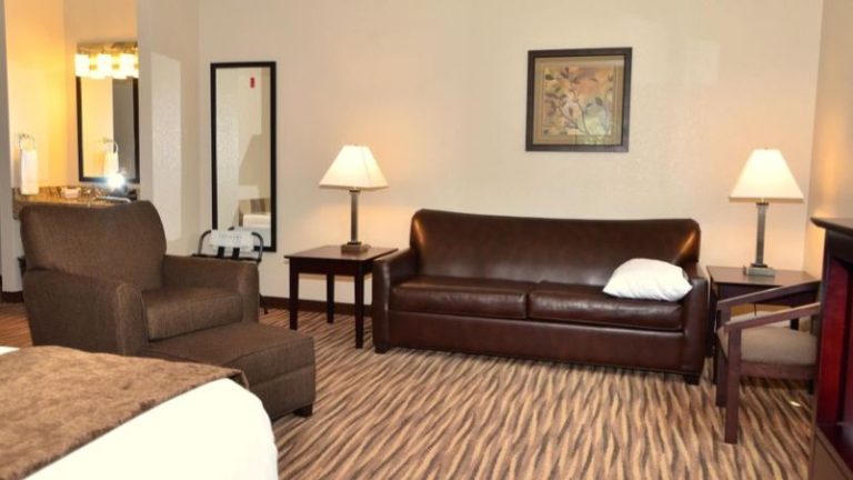 Boulders Inn & Suites Clarion