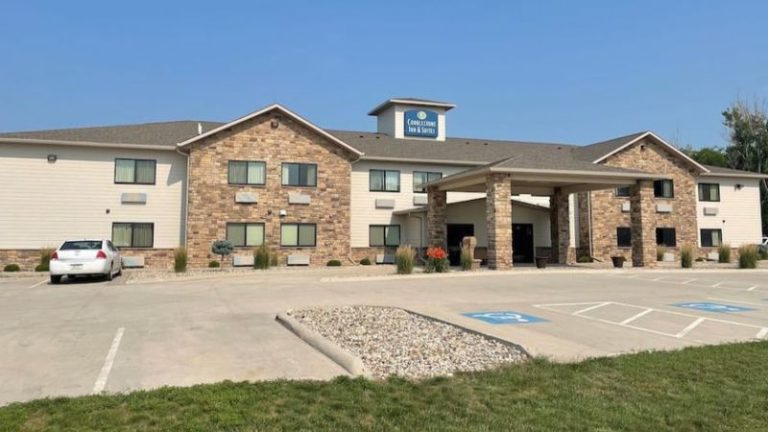 Boulders Inn & Suites Clarion
