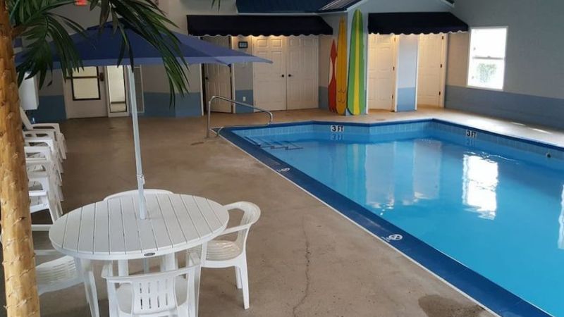 Brook Pointe Resort, room with private jacuzzi, photo 6