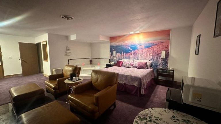 Chesaning Inn & Suites