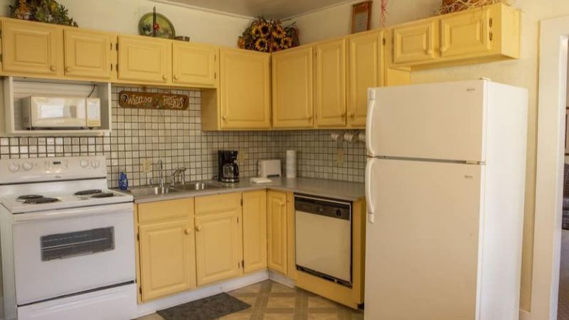 Chimney Rock Inn, room with private jacuzzi, photo 5