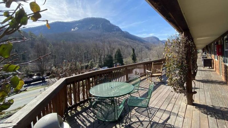 Chimney Rock Inn, room with private jacuzzi, photo 6