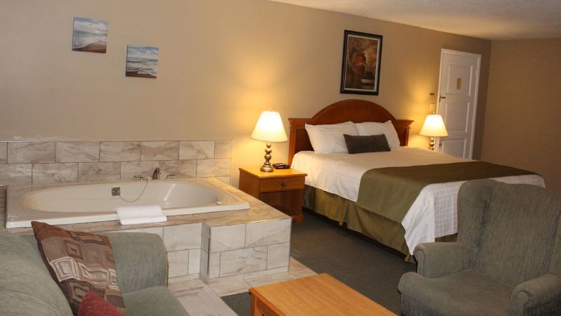 Colonial Resort & Spa, room with private jacuzzi, photo 2