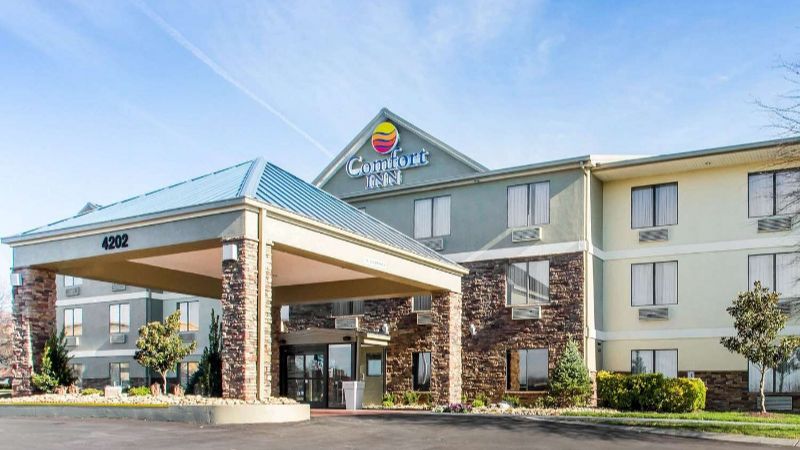 Comfort Inn Franklin Highway 96, room with private jacuzzi, photo 4
