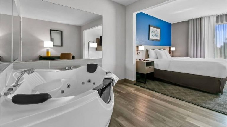 Comfort Inn & Suites