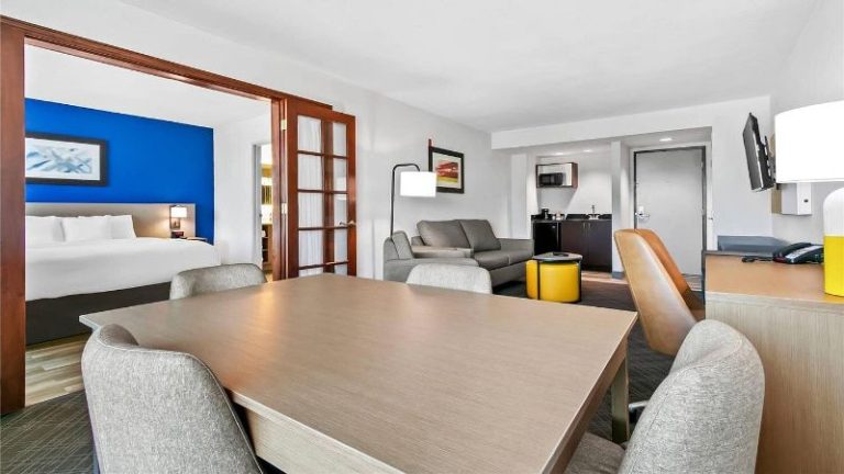 Comfort Inn & Suites
