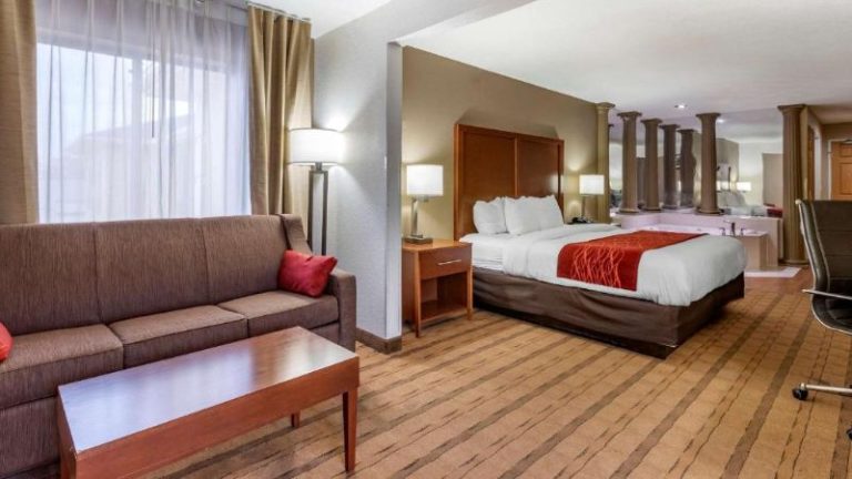 Comfort Inn & Suites Cedar Rapids North – Collins Road