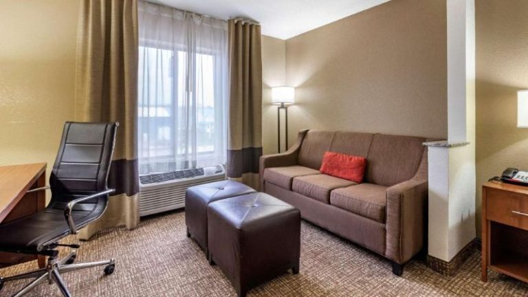 Comfort Inn & Suites Cedar Rapids North – Collins Road