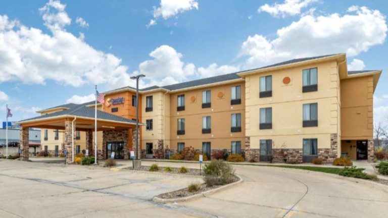 Comfort Inn & Suites Cedar Rapids North – Collins Road