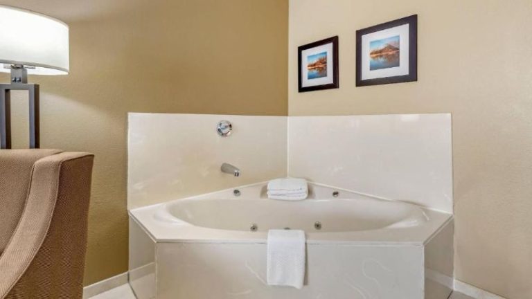 Comfort Inn & Suites, E. Moline - Quad Cities