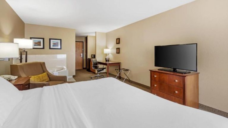 Comfort Inn & Suites, E. Moline – Quad Cities