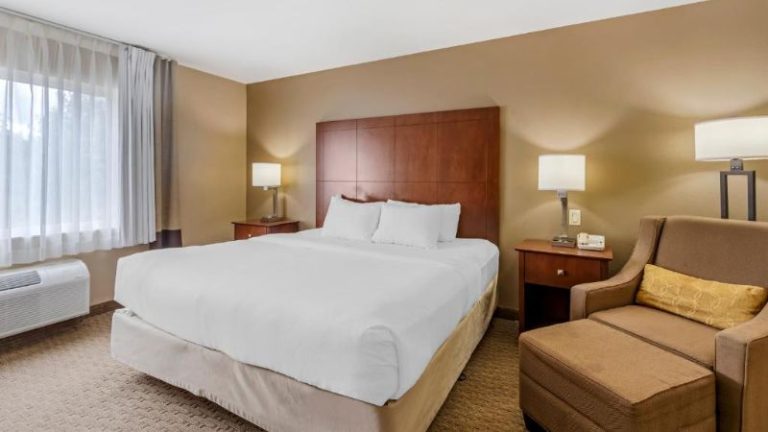 Comfort Inn & Suites, E. Moline – Quad Cities