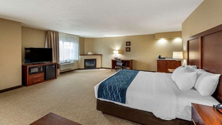 Comfort Inn Suites Jackson – West Bend