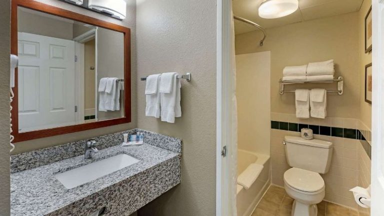 Comfort Inn Suites Jackson – West Bend