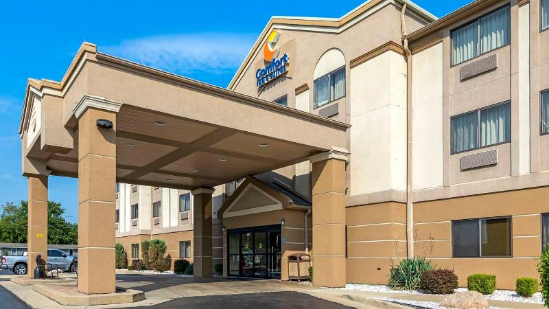 Comfort Inn & Suites Jackson, room with private jacuzzi, photo 6