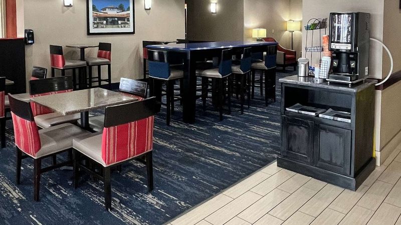 Comfort Inn & Suites Jackson, room with private jacuzzi, photo 8