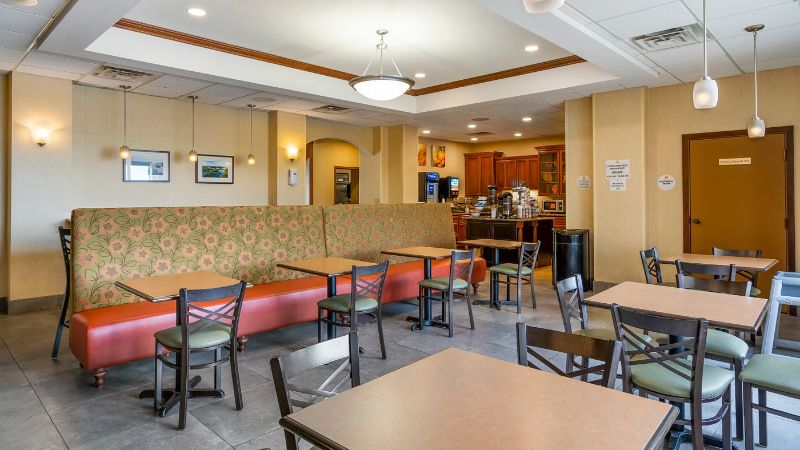Comfort Inn & Suites Watertown – 1000 Islands, room with private jacuzzi, photo 7