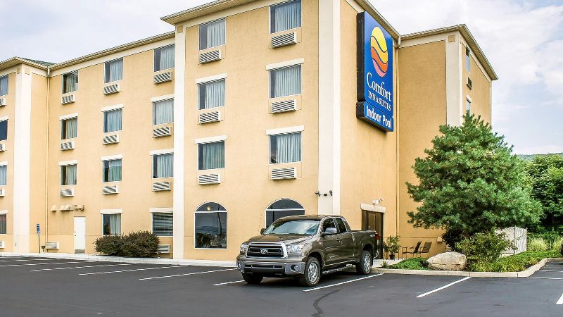 Comfort Inn and Suites Wilkes Barre – Arena, room with private jacuzzi, photo 6