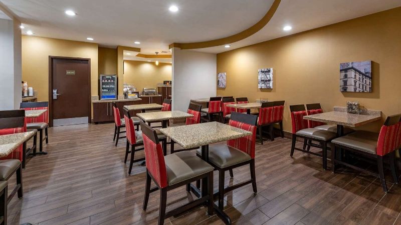 Comfort Suites Perrysburg, room with private jacuzzi, photo 8