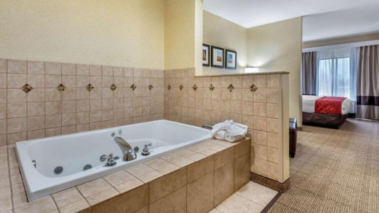 Comfort Suites South