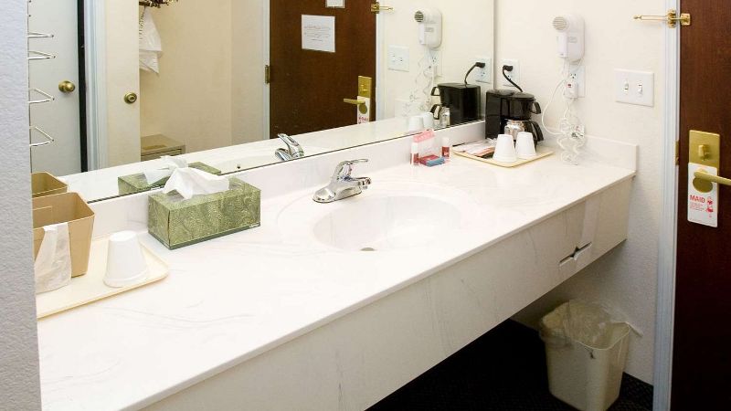 Country Hearth Inn Knightdale Raleigh, room with private jacuzzi, photo 5