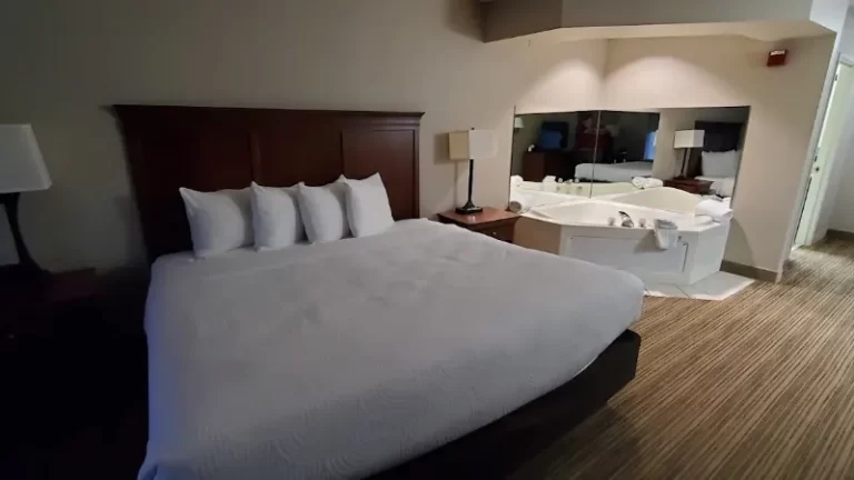 Country Inn & Suites by Radisson, Ames, IA