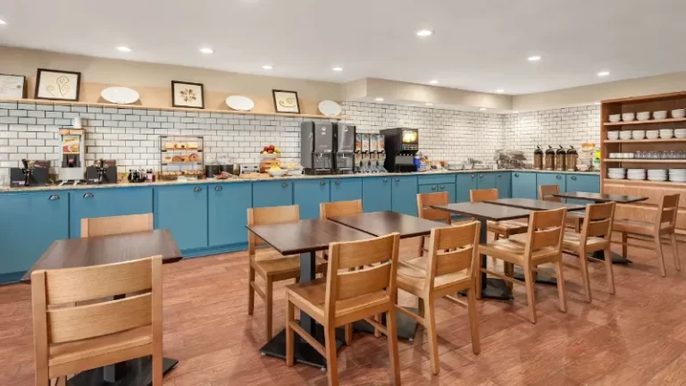 Country Inn & Suites by Radisson, Ames, IA