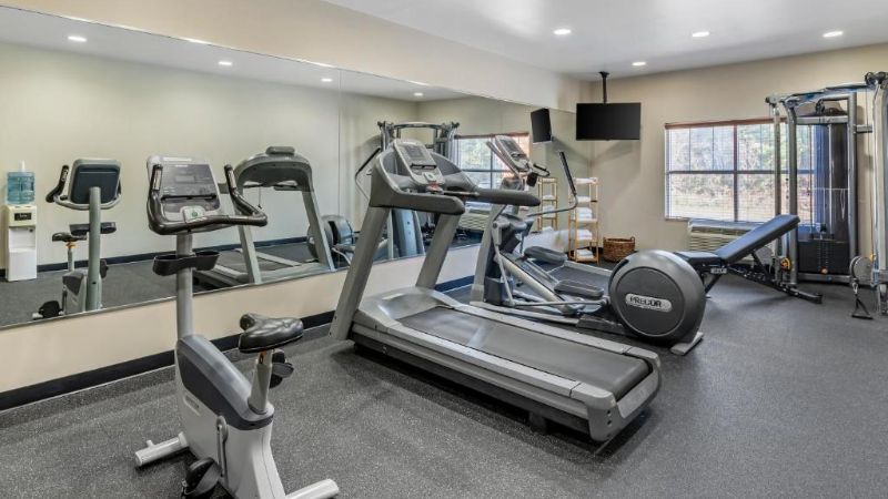Country Inn & Suites by Radisson, Ashland – Hanover, VA, room with private jacuzzi, photo 6