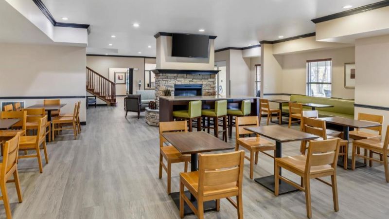 Country Inn & Suites by Radisson, Ashland – Hanover, VA, room with private jacuzzi, photo 7