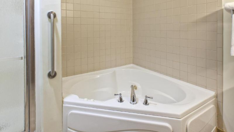Country Inn Suites by Radisson Benton Harbor St 1 - jacuzzi hotel room