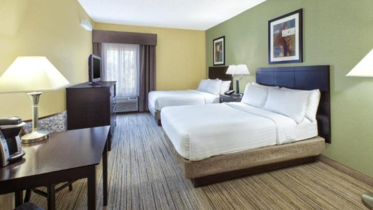 Country Inn & Suites by Radisson, Benton Harbor-St