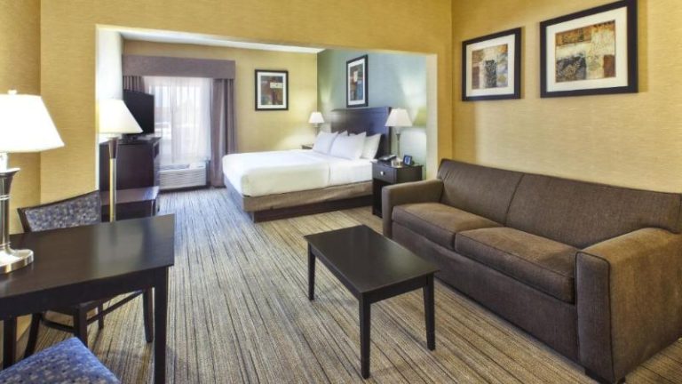 Country Inn & Suites by Radisson, Benton Harbor-St