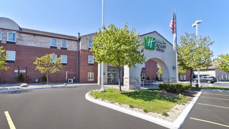 Country Inn & Suites by Radisson, Benton Harbor-St