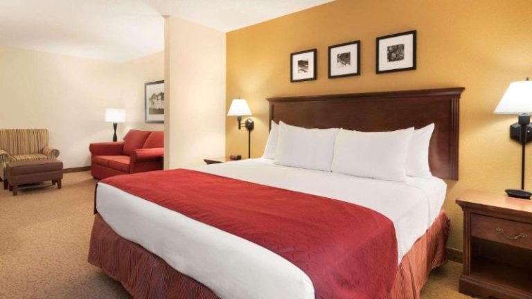 Country Inn & Suites by Radisson, Cedar Rapids Airport, IA