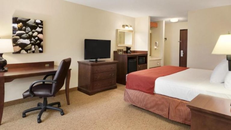 Country Inn & Suites by Radisson, Cedar Rapids Airport, IA
