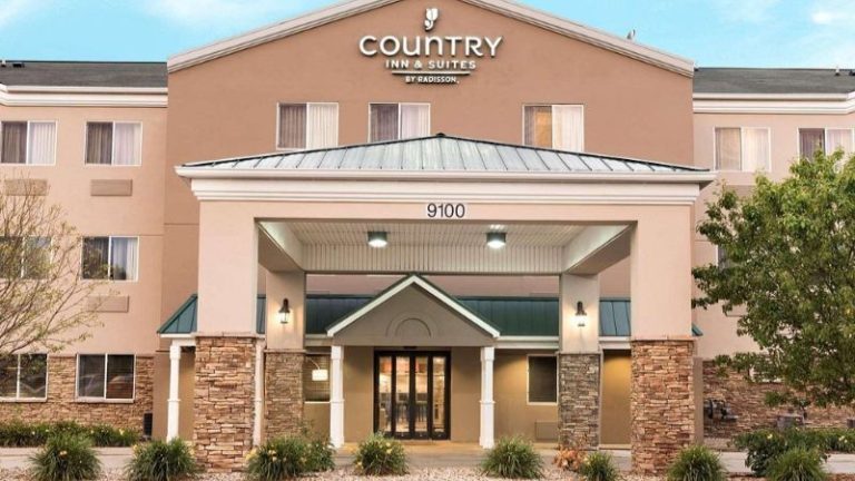 Country Inn & Suites by Radisson, Cedar Rapids Airport, IA