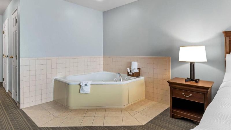 Country Inn & Suites by Radisson, Chambersburg, PA