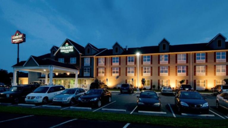 Country Inn & Suites by Radisson, Chambersburg, PA