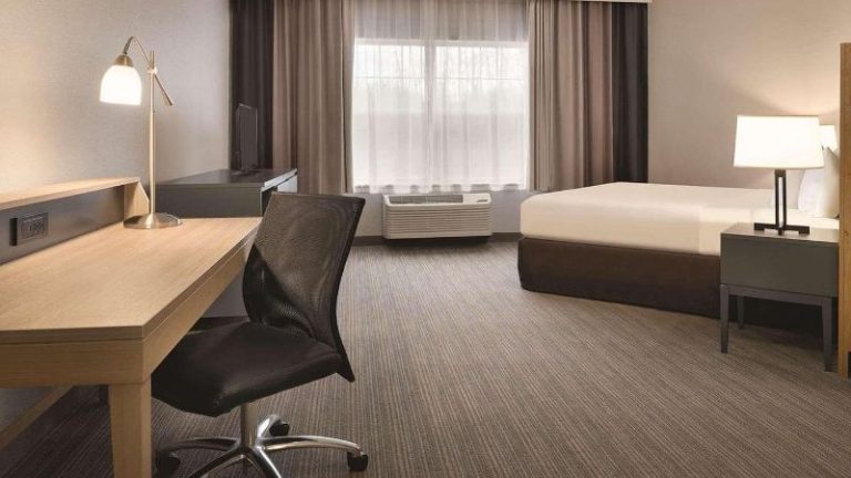 Country Inn & Suites by Radisson, Germantown, WI