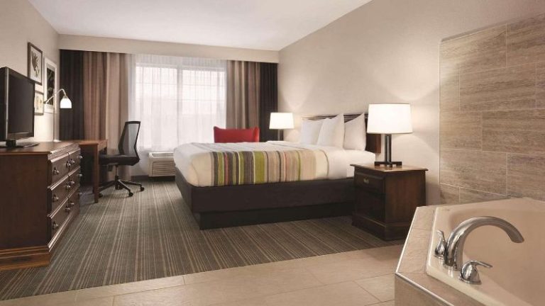 Country Inn & Suites by Radisson, Michigan City IN