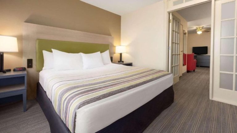 Country Inn & Suites by Radisson, Milwaukee Airport, WI
