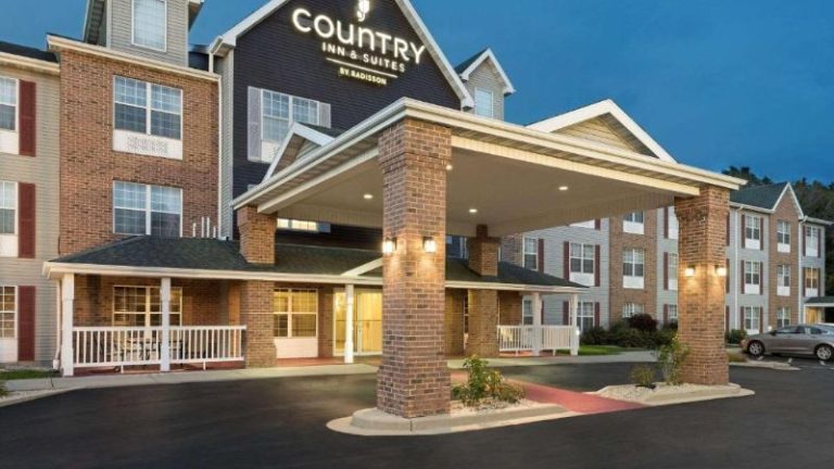 Country Inn & Suites by Radisson, Milwaukee Airport, WI