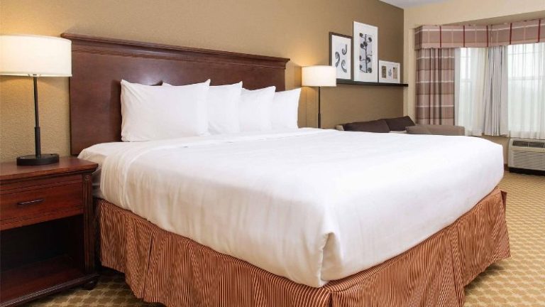 Country Inn & Suites by Radisson, Milwaukee West (Brookfield), WI