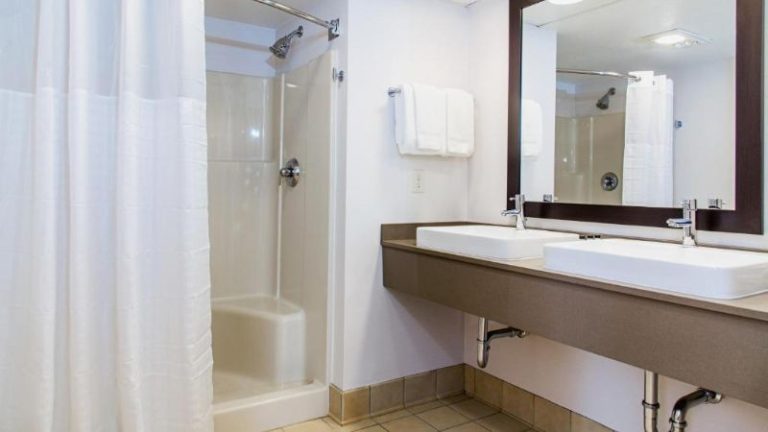 Country Inn & Suites by Radisson, Milwaukee West (Brookfield), WI