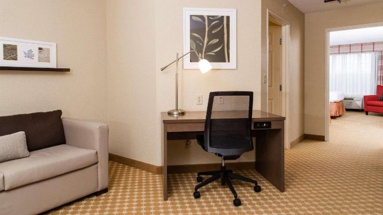 Country Inn & Suites by Radisson, Milwaukee West (Brookfield), WI