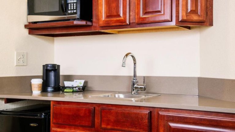 Country Inn & Suites by Radisson, Milwaukee West (Brookfield), WI