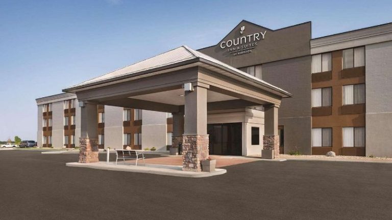 Country Inn & Suites by Radisson, Mt. Pleasant-Racine West, WI