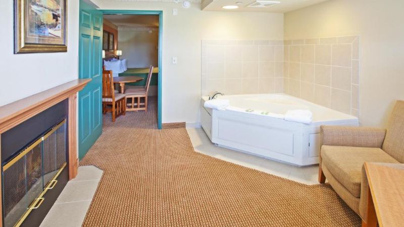 Country Inn and Suites by Radisson1 1 - jacuzzi hotel room